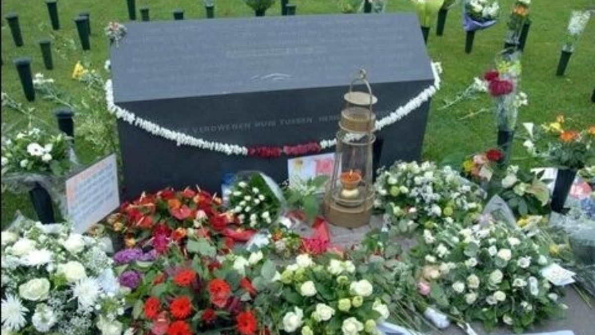 53633 52403 herdenking2103