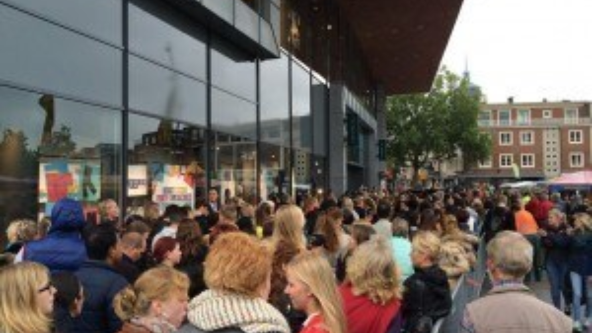 51493 22073 primark enschede drukte 300x225