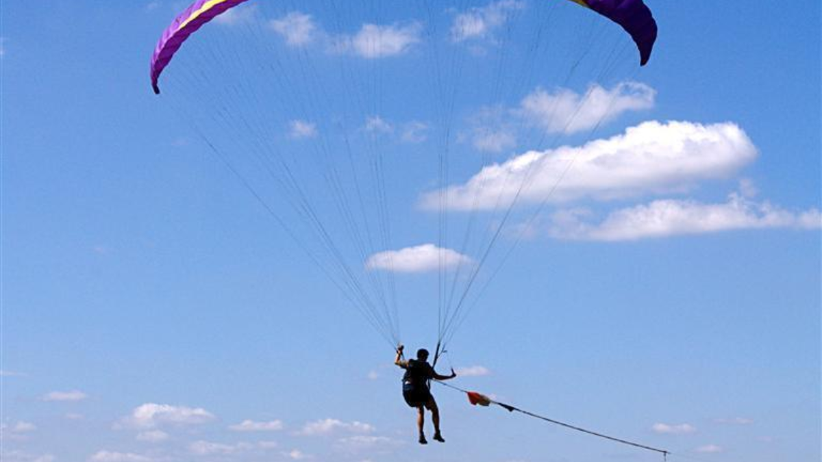 48687 Paraglider towed launch