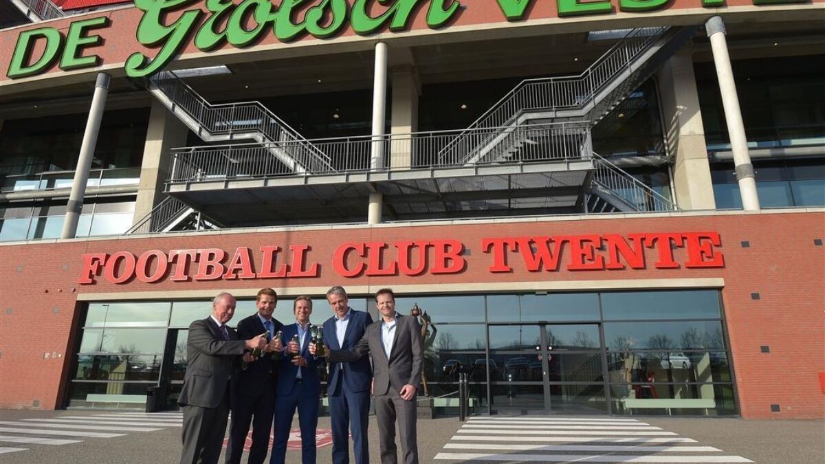 48263 2015 FC Twente en Grolsch bekrachtigen samenwerking