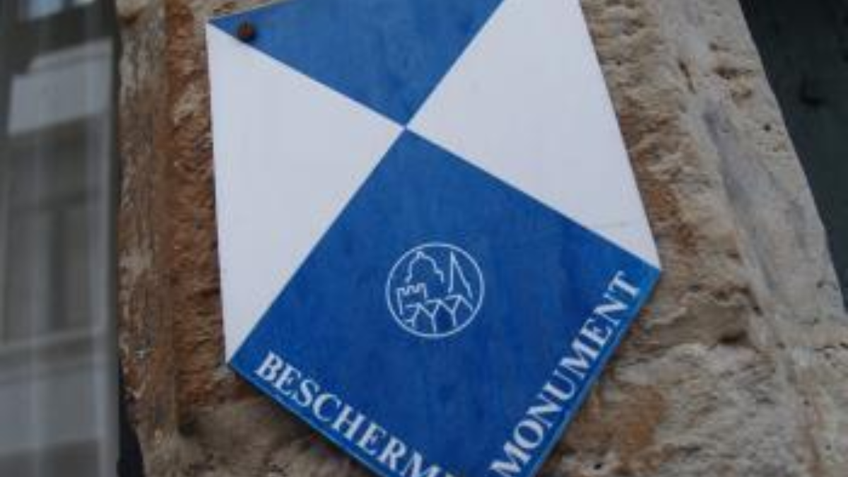 45043 Monument