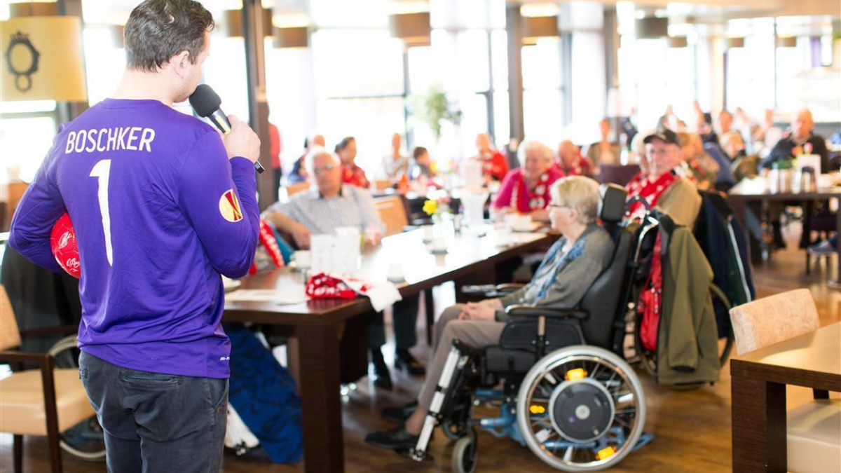 44692 2015 03 27 Sander Boschker zet bewoners Woolde aan tot bewegen jeleukstefoto