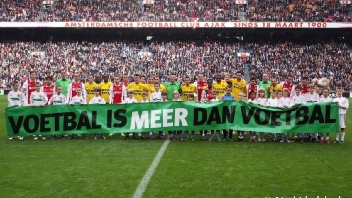 33865 184176 Spelers en mascottes Meer dan Voetbal 600x338