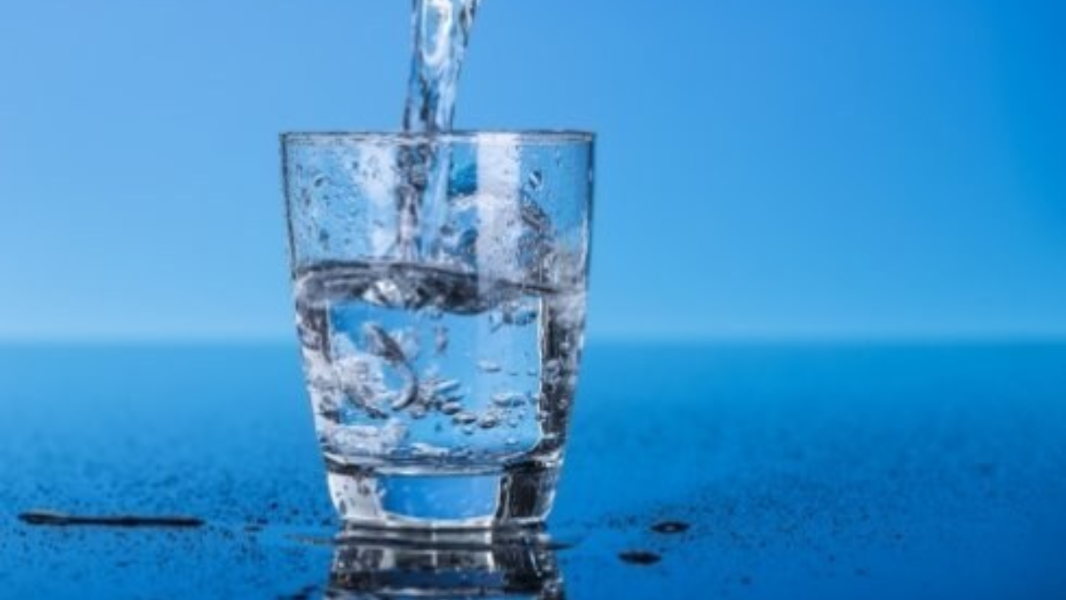 33729 bc6fc0cb 69d4 459d 9c1b 88a761f05a18 Glas water 490x330