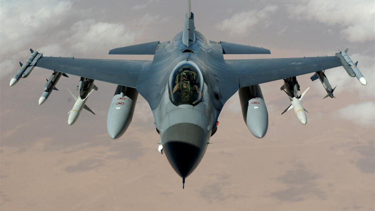 30221 F 16 Fighting Falcon