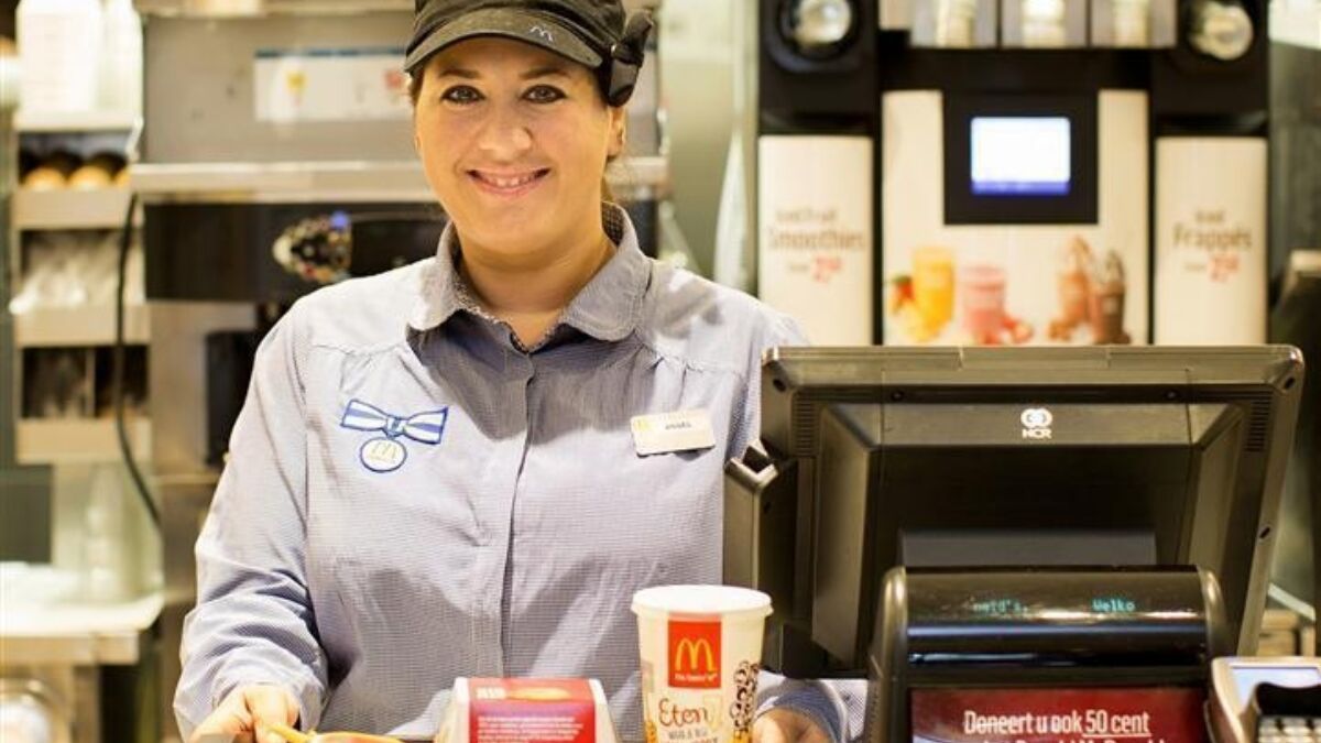 29953 Donatiecampagne bij Mc Donald27s restaurants voor het Ronald Mc Donald Kinderfonds