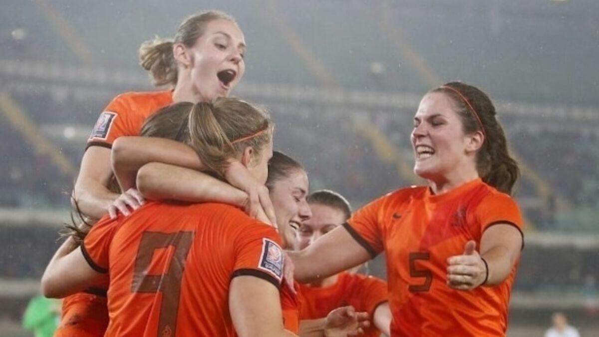 28001 oranjevrouwen