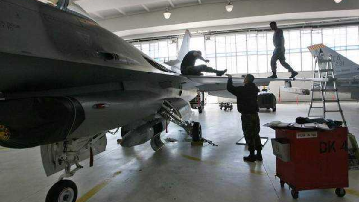 24748 f16