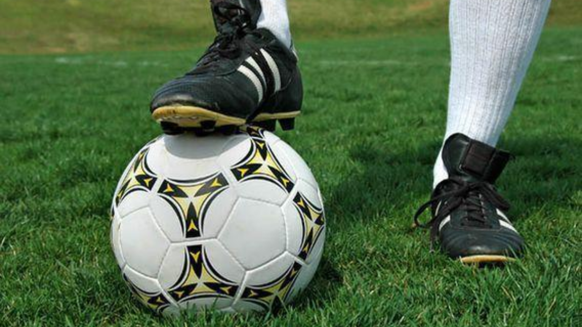 18251 voetbal def 44