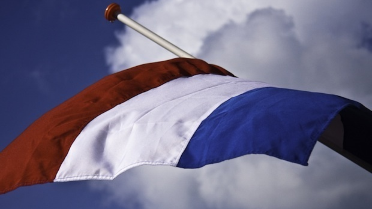 15657 vlag halfstok