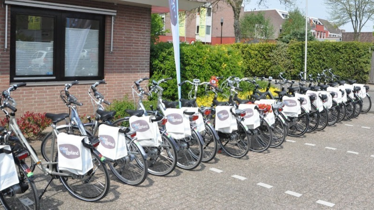 10550 2014 04 24 24 fietsen op een rij DSC 0415