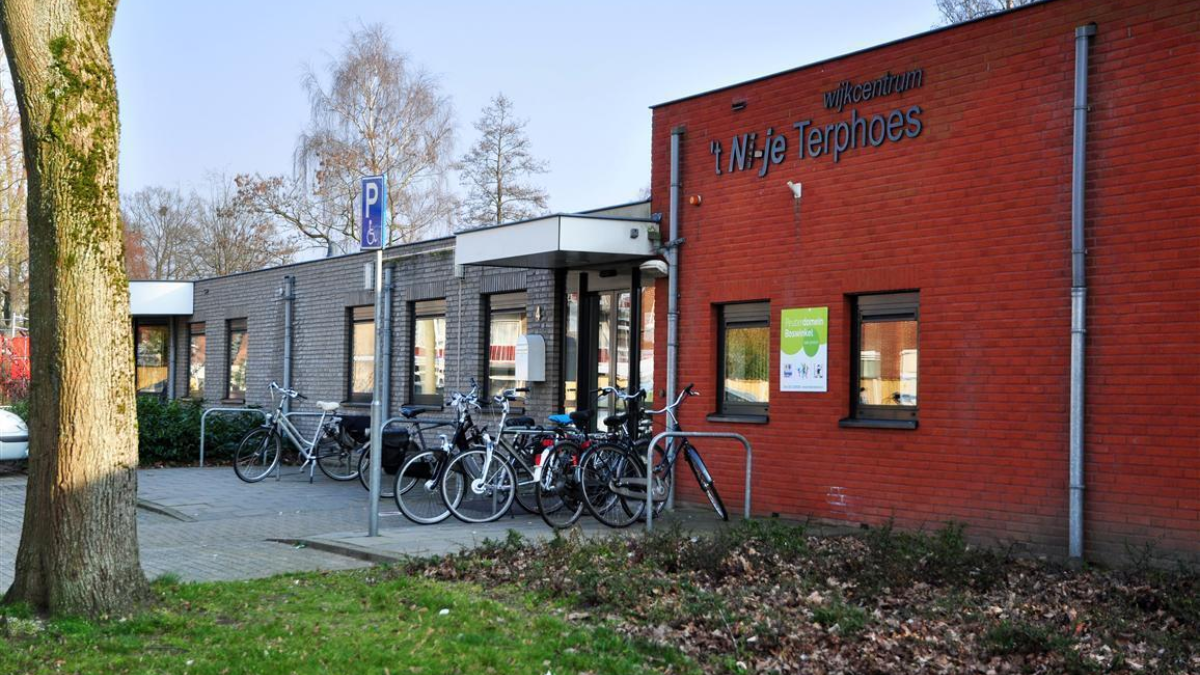 9732 Alifa stapt uit t Ni je Terphoes Aebel