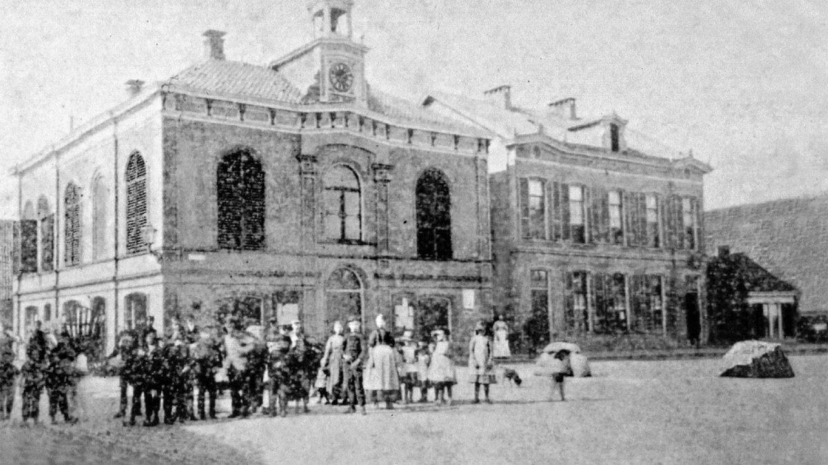 Oude stadhuis hengelo met offersteen periode 1871 1896 museum hengelo
