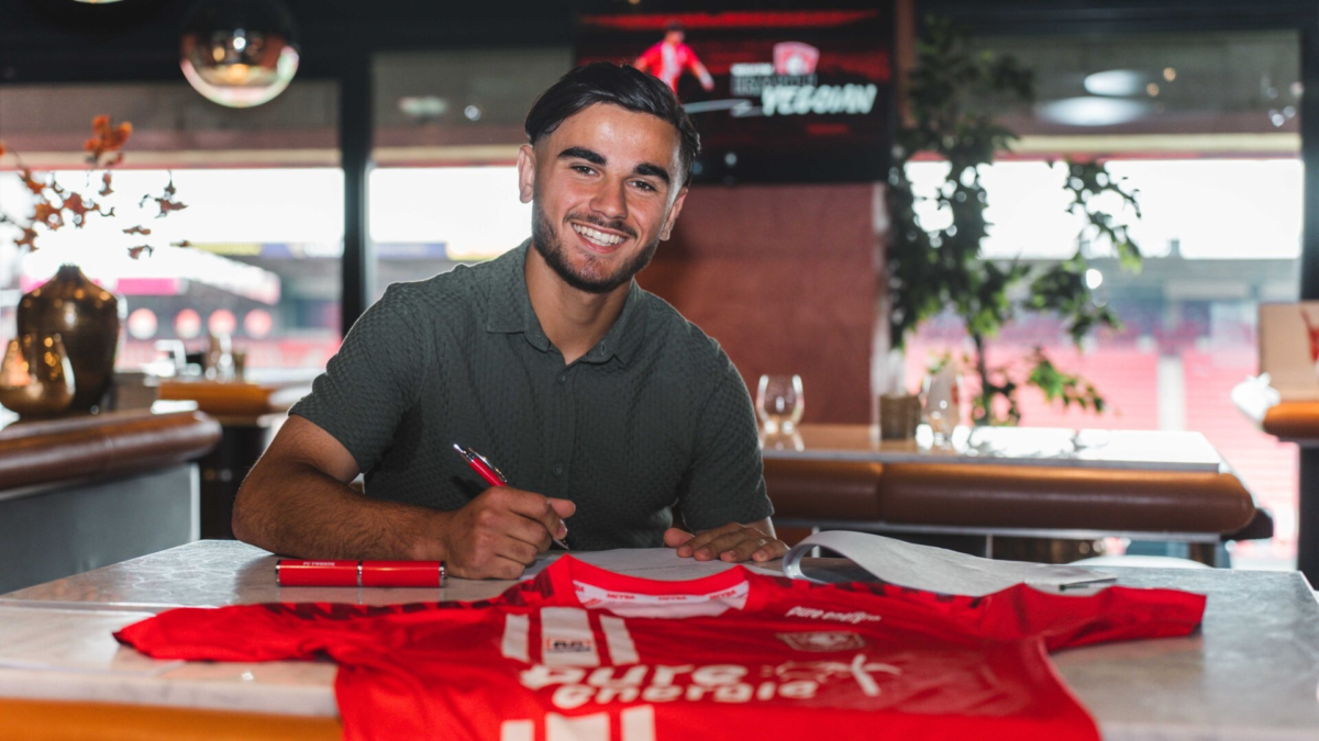 20230602 Irakli Yegoian tekent contract Foto FC Twente Media