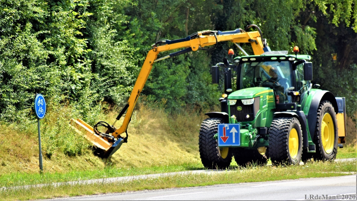 Berm maaien tractor 1