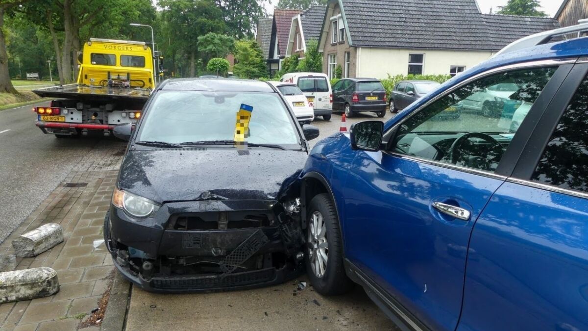 20230705 Tankende auto geramd bij tankstation Buurserstraat Enschede News United Dennis Bakker