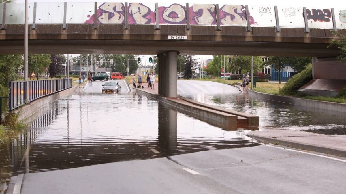 Auto vast op de Eektestraat Oldenzaal