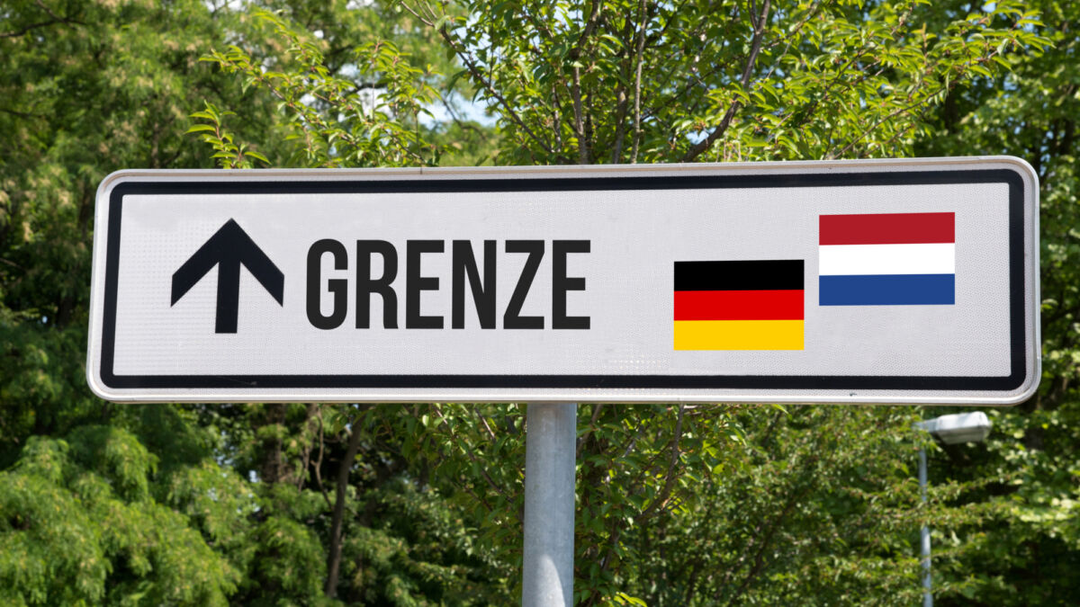 20230712 Grensovergang grens Duitsland Nederland i Stock