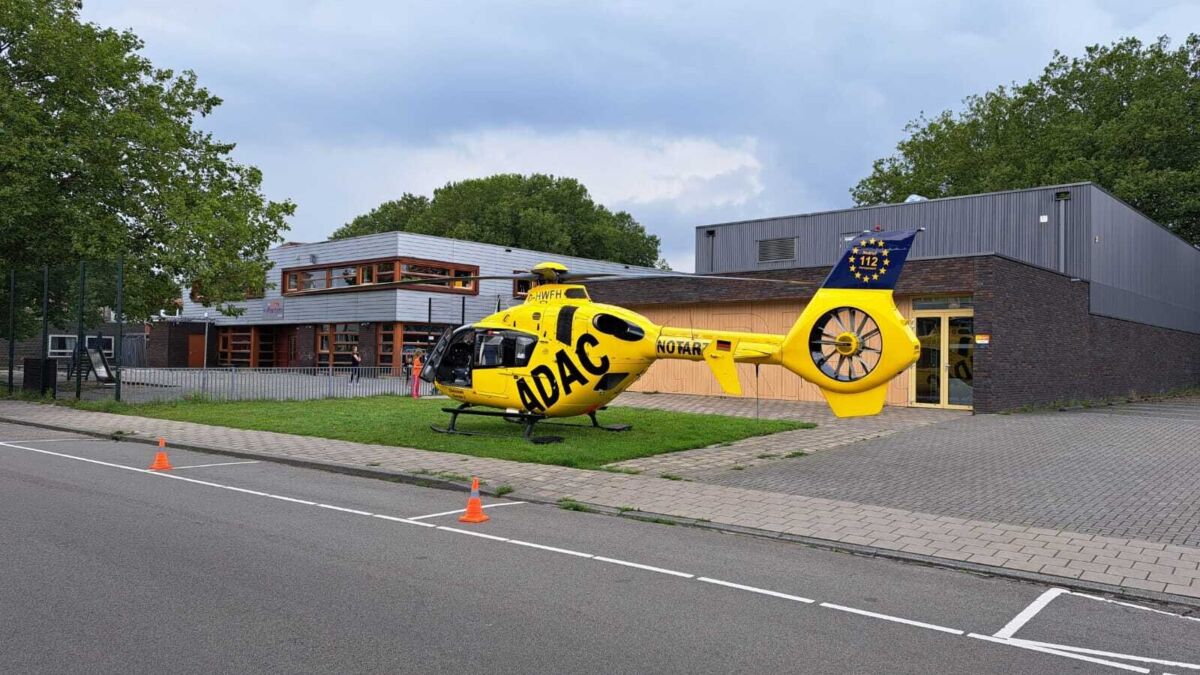 20230805 Kind valt door dak school Enschede traumahelikopter News United Dennis Bakker