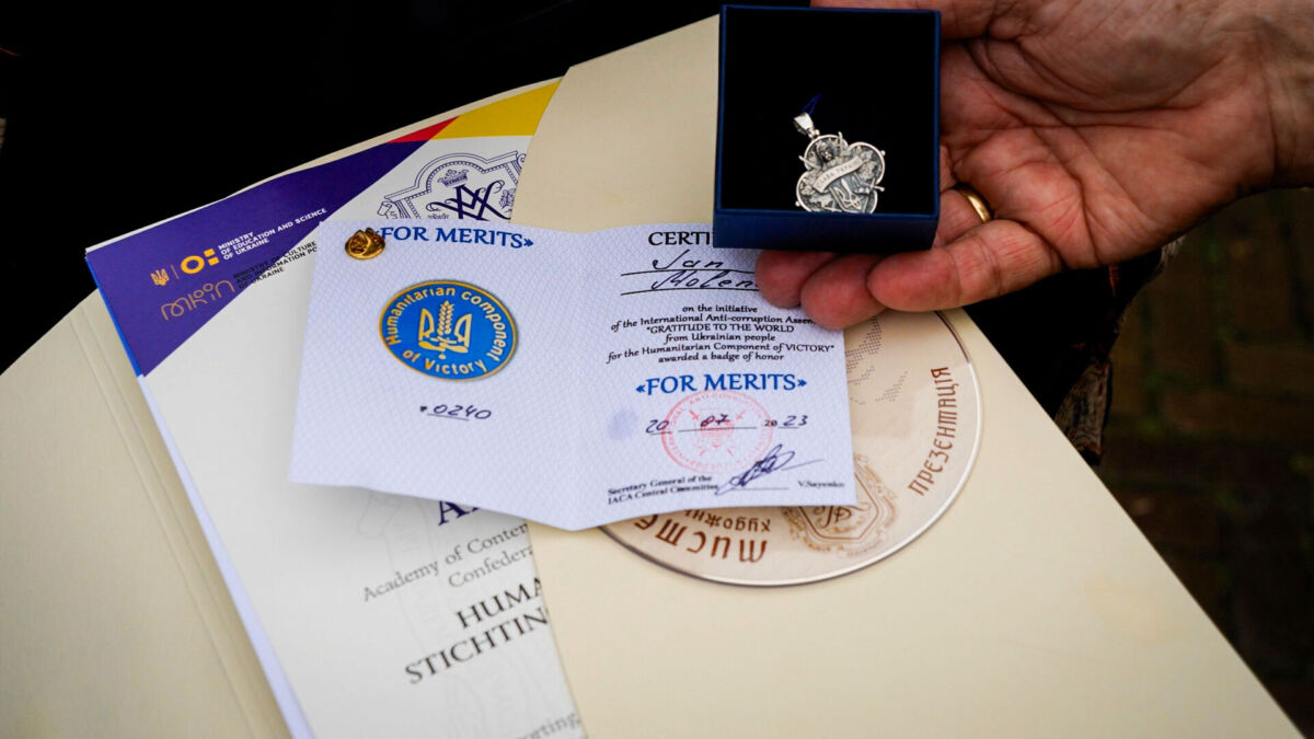 28082023 Ootmarsum onderscheiding uitreikingen Oekraine amulet en paspoort