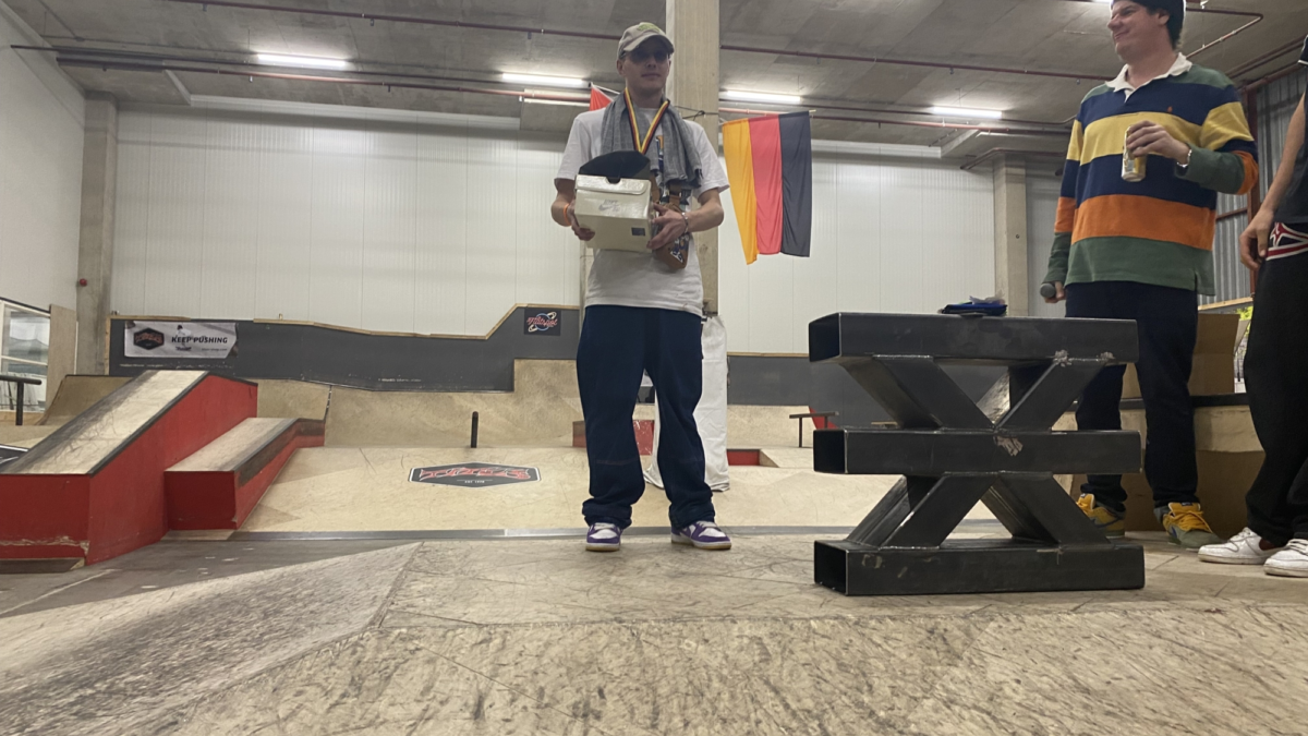 20231007 Gino Lamborgino Korner wint Best Trick bij skateboardwedstrijd Nederland Duitsland in Enschede Foto Niels Veurink