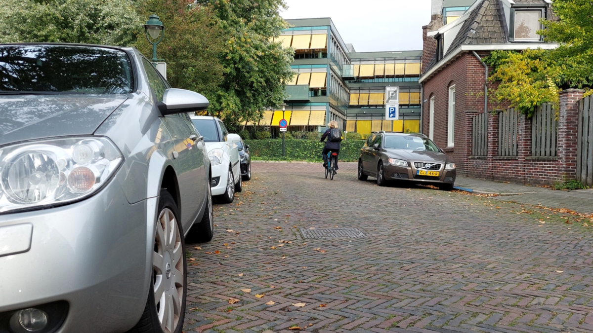 231023 parkeerdruk tuindorp roc hengelo FOTO