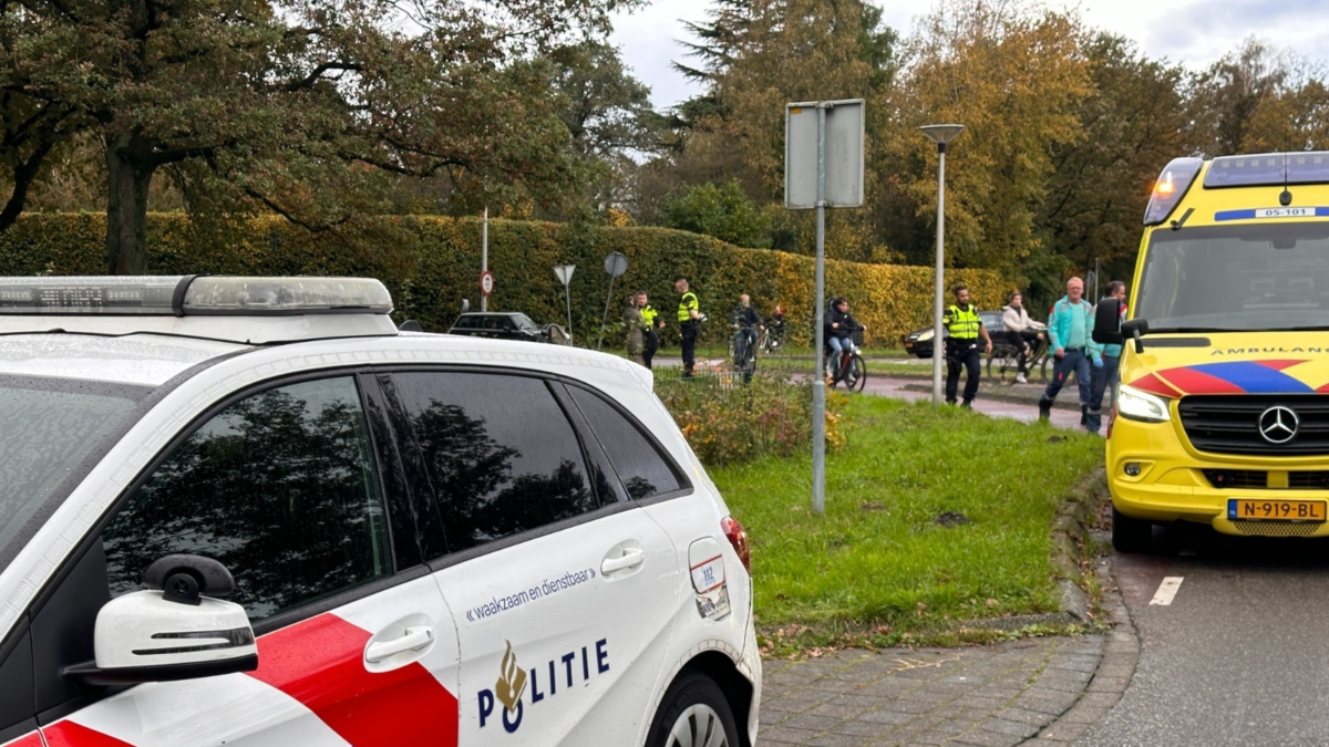 20231031 Automobilist rijdt door na aanrijding in Enschede Oostweg Moerasspirealaan News United Dennis Bakker