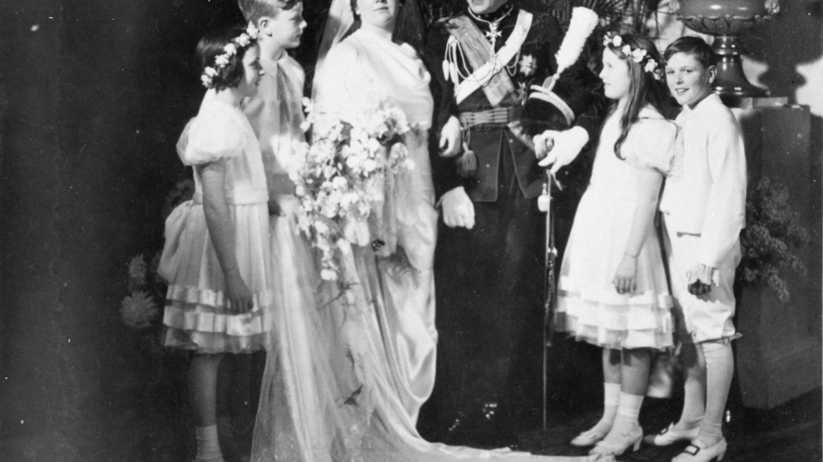 Prinses Juliana en prins Bernhard - huwelijk - trouwjurk
