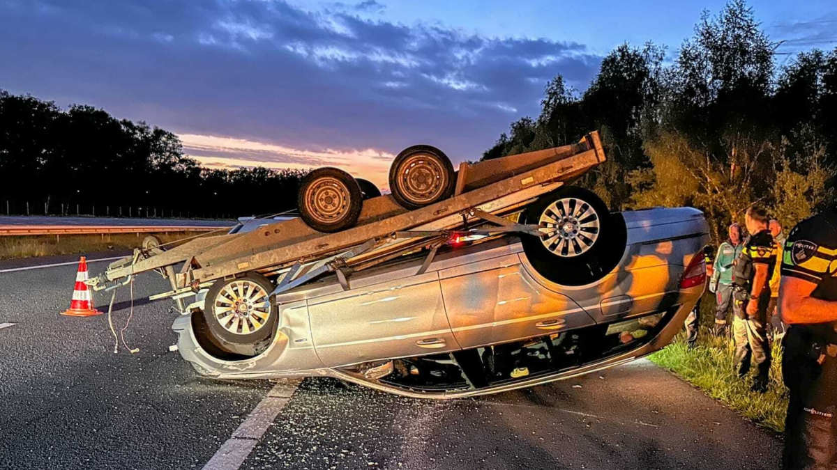 20240503 Ongeval A35 Enschede Auto aanhangwagen op de kop News United