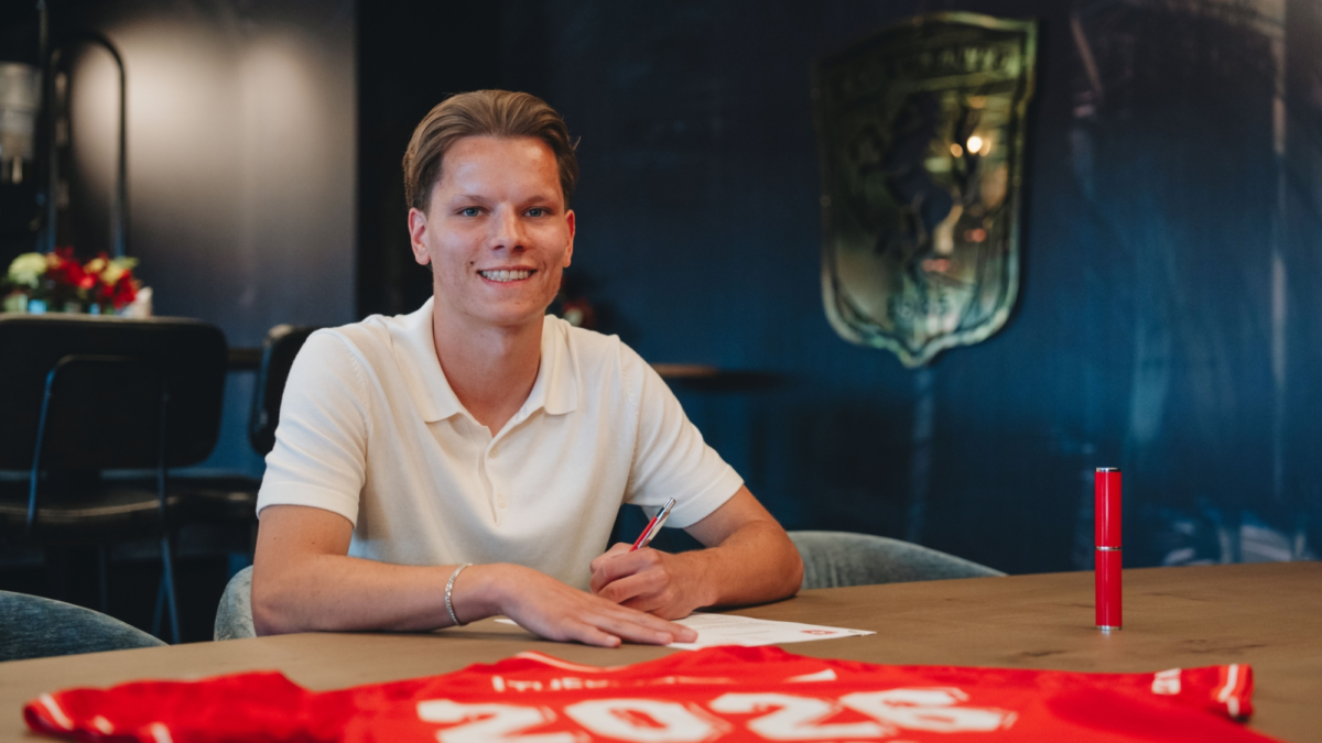 Jort Ribbert tekent contract bij FC Twente