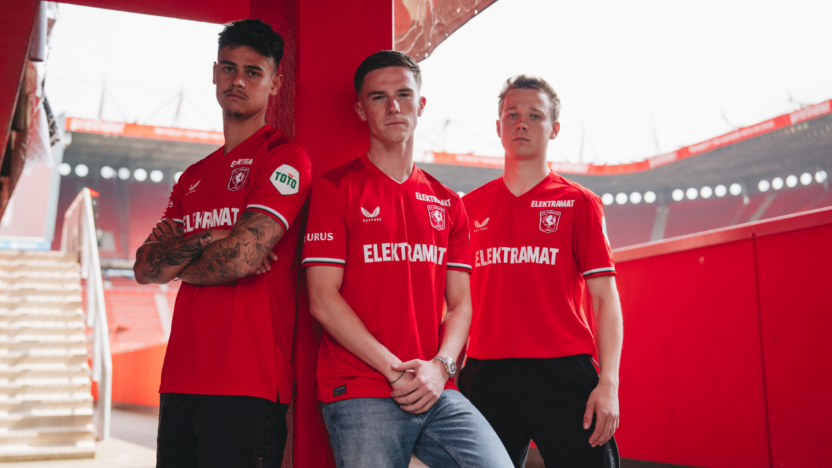 FC Twente spelers met het nieuwe tenue 2024 2025 FC Twente Media