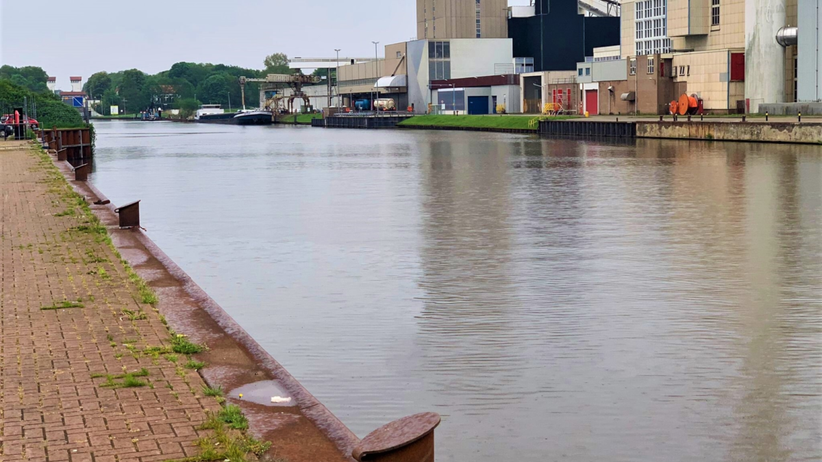 Twentekanaal haven hengelo stock 1