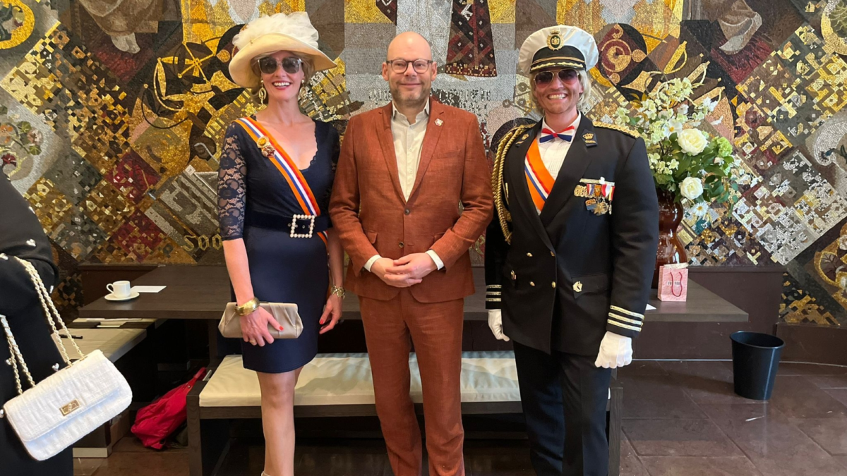 20240621 Roelof Bleker en verkleed koningspaar