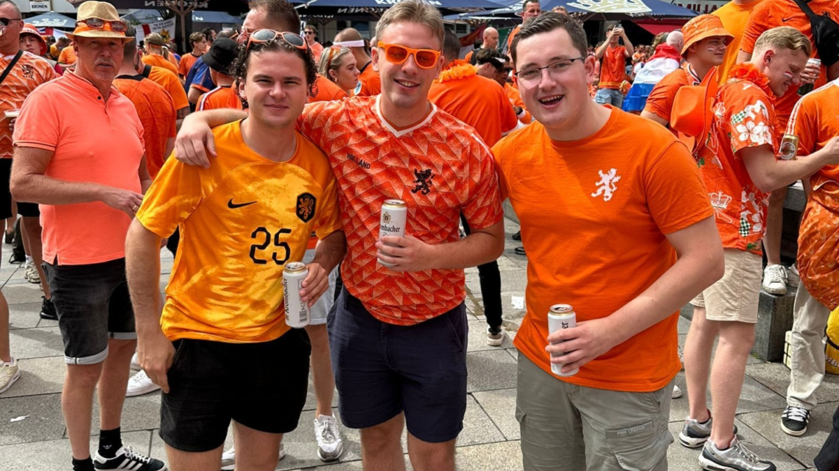 Almelose Oranjefans in Dortmund