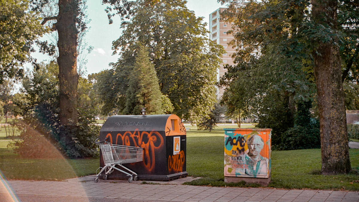 202309 COEN KRUKKERT 7 ENSCHEDE WIJK WIJKBEELD PLASTIC AFVAL ANALOOG