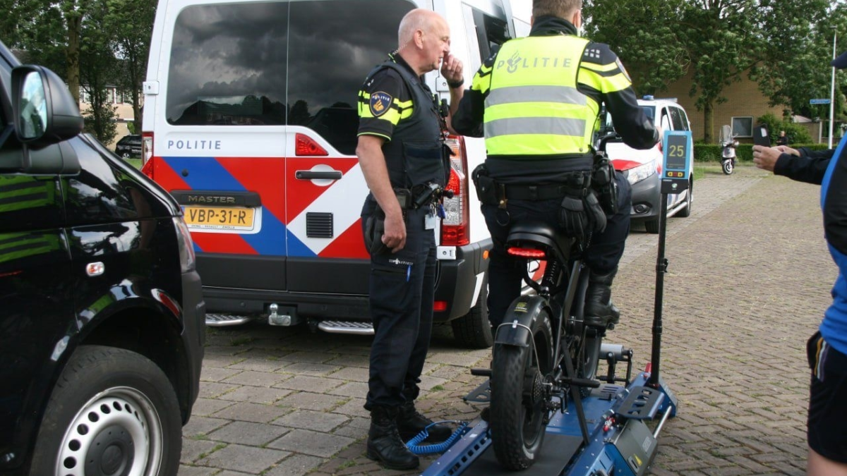 Foto controle fatbikes almelo 2024 robbie brummer