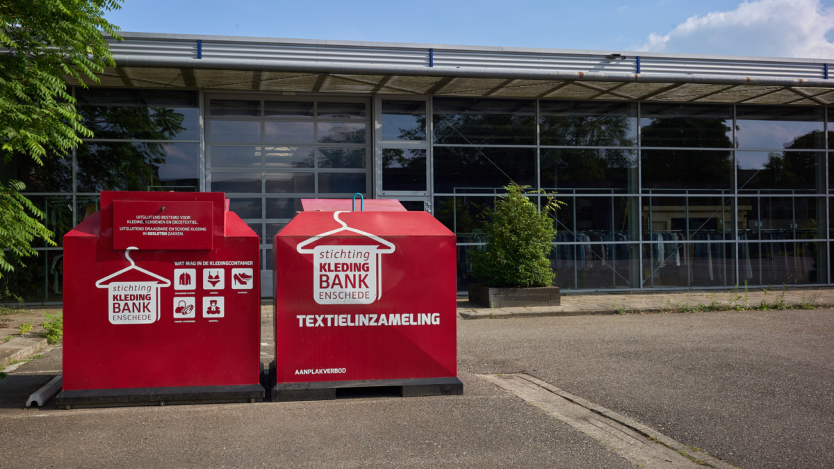 Kledingbank containers