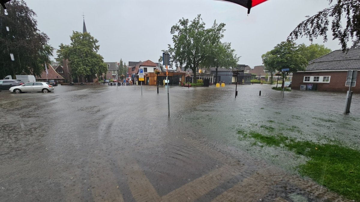 Losser plein onder water