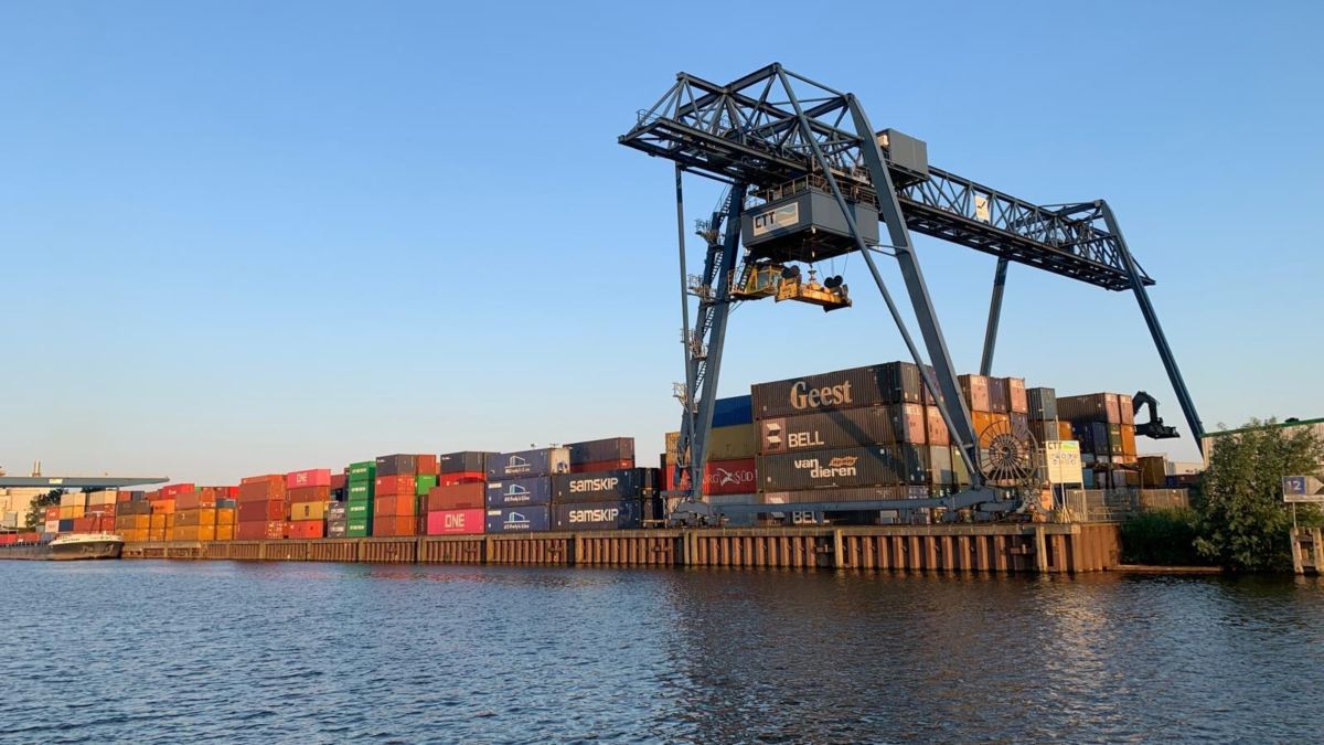 Foto kanaal terminal containers hengelo 1twente