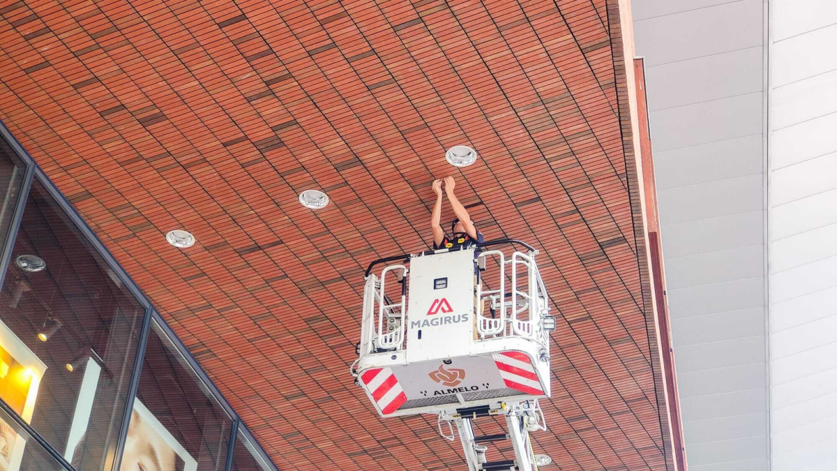 20240817 Gevel Primark afgezet Van Heekplein steenstrip binnenstad Enschede