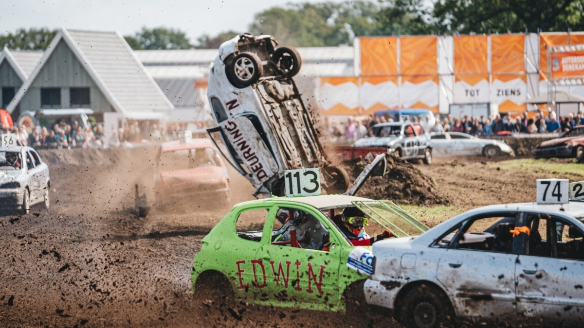 Autorodeo Denekamp over de kop