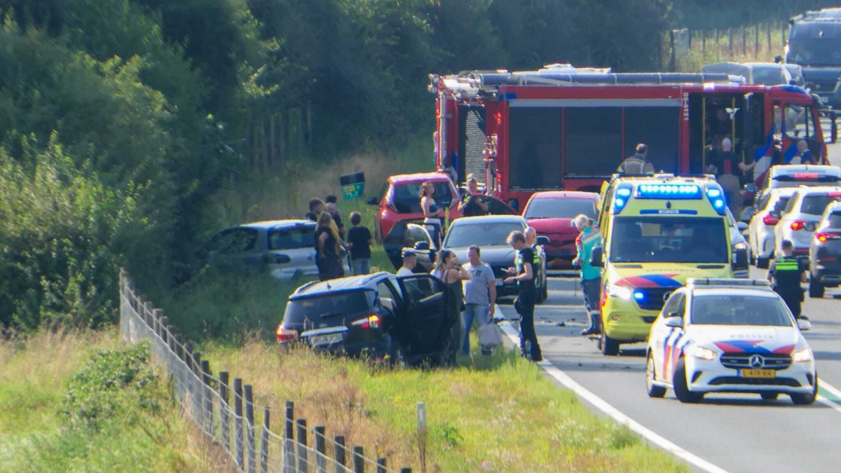 Ongeluk autos Duitse grens bij Enschede