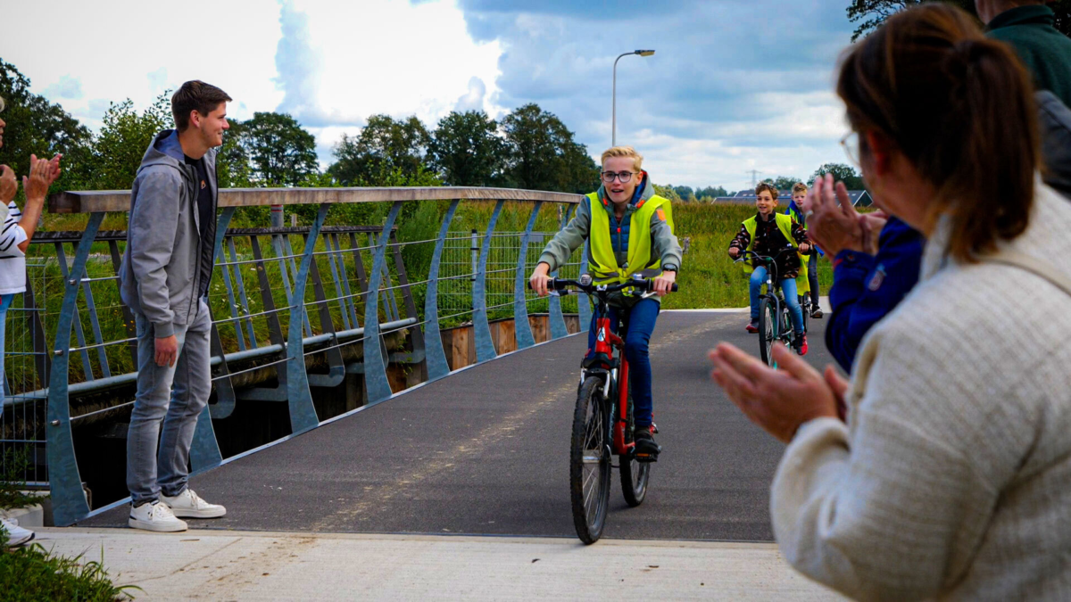 Kinderen over Ypeloweg 12092024