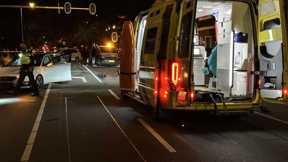 aanrijding scooter auto haaksbergerstraat 2024