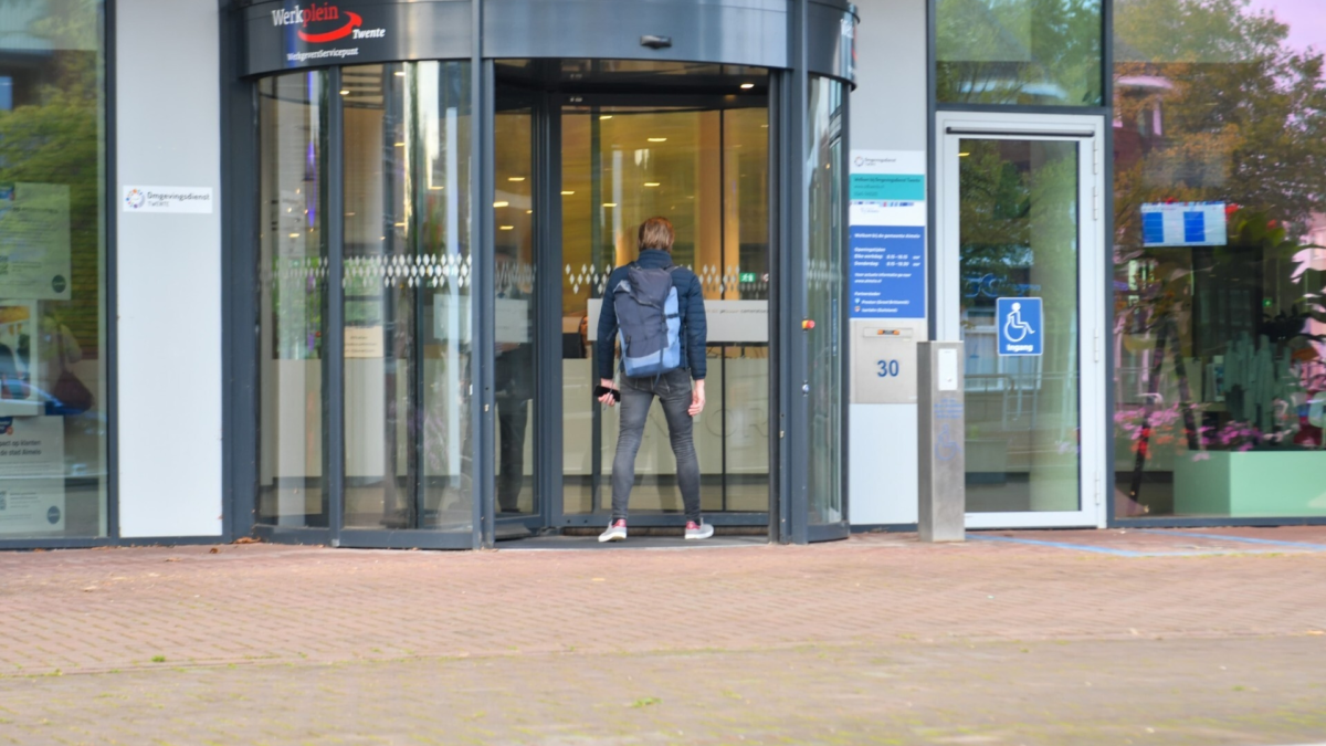 Geweigerd bij ingang stadhuis