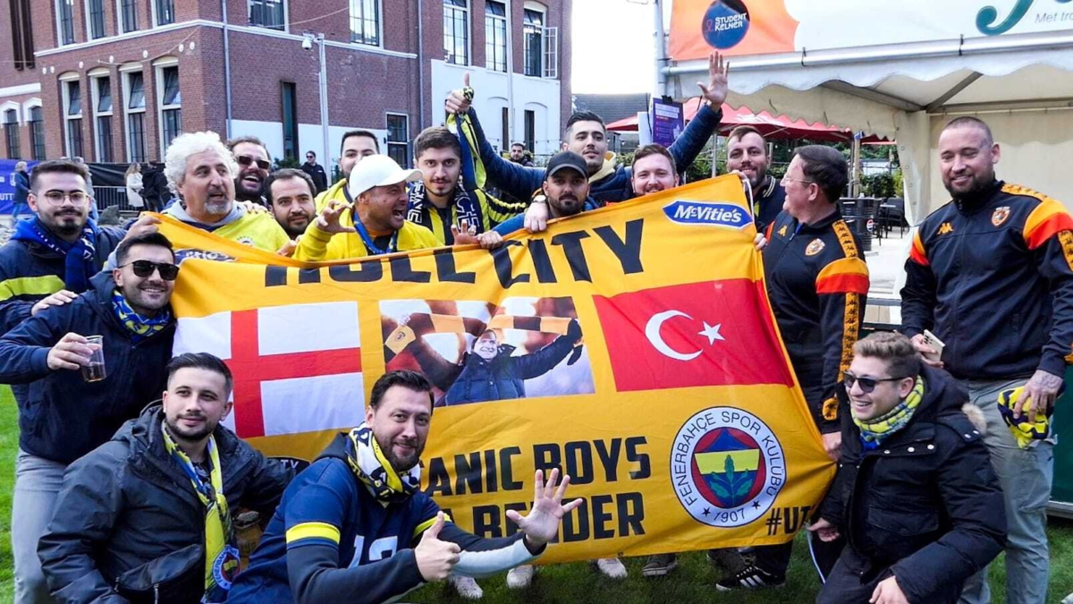 Fenerbahçe - supporters - voetbal - binnenstad Enschede