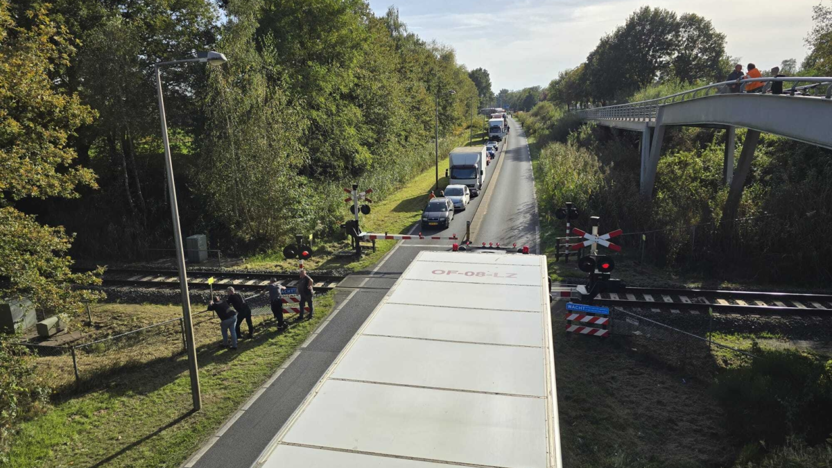 20241016 Spoorwegovergang Euregioweg defecte trein Enschede Gronau