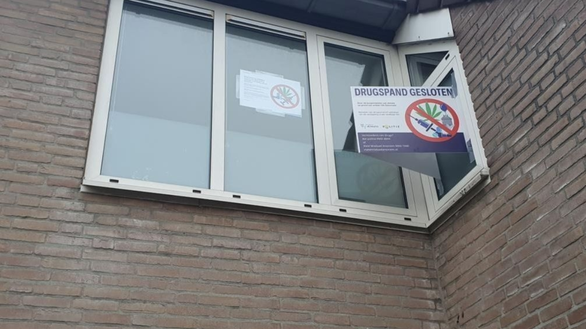 Drugspand gesloten makelaarsbord