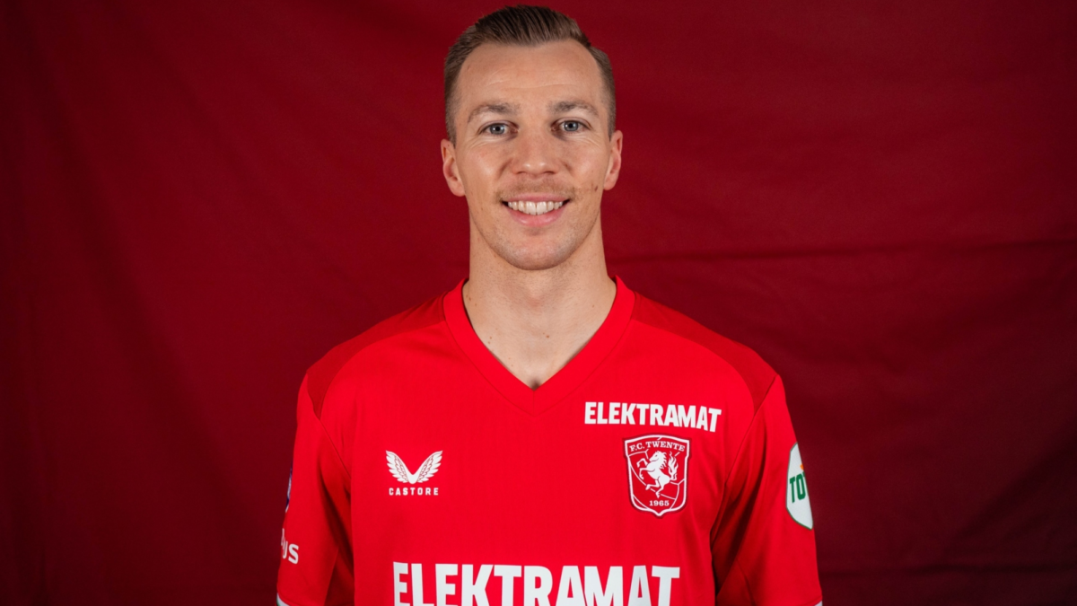 Arno Verschueren in FC Twente shirt