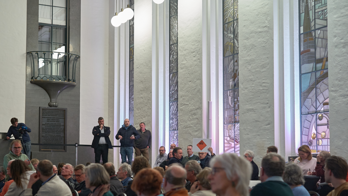 Rudi Bakker - gevarenbord - explosiegevaar - burgerzaal